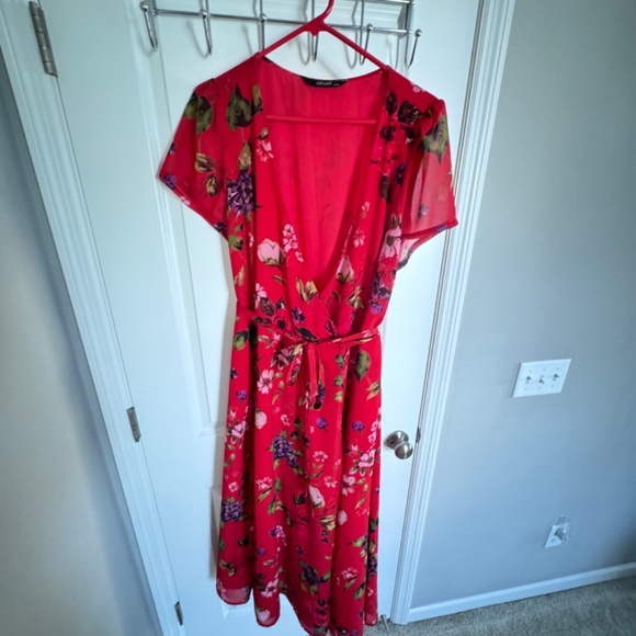 Rose Wrap Georgette Wrap Dress Size 1x - 16W for 5'10" tall person - Picture 6 of 10